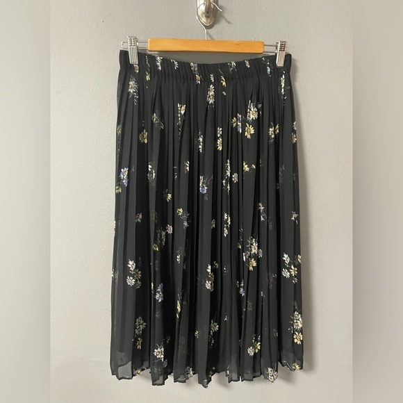 Zara pleated floral printed black midi skirt. Size X- Small - Picture 5 of 7